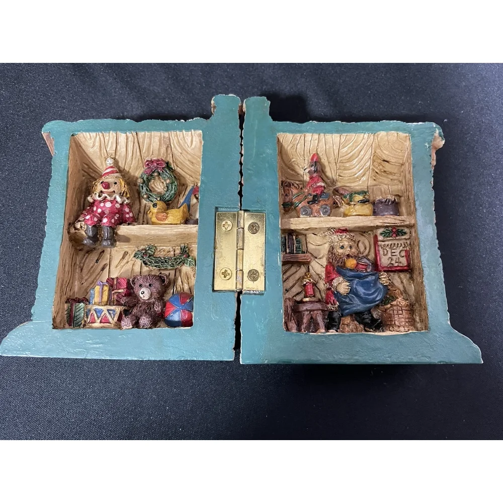 Windsor Collection 25446 Resin Hinged Cottage Christmas Scene Santa Claus